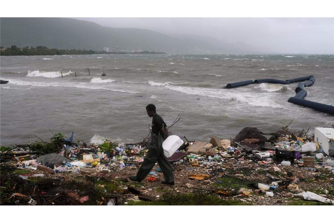Straßen werden zu Flüssen: Hurrikan "Melissa" erreicht Kuba Straßen werden zu Flüssen: Hurrikan "Melissa" erreicht Kuba