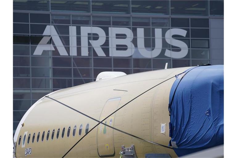 Das Geschäft mit großen Langstreckenflugzeugen leidet unter den Reisebeschränkungen, vor allem Kurz- und Mittelstreckenjets waren aber gefragt. Foto: Marcus Brandt/dpa