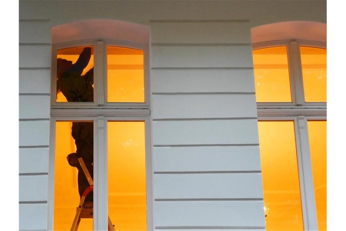 Schönheitsreparaturen: BGH geht auf Mieter und Vermieter zu Das Gesetz verpflichtet den Vermieter, eine Wohnung in Schuss zu halten. Foto: Jens Kalaene/dpa-Zentralbild/dpa