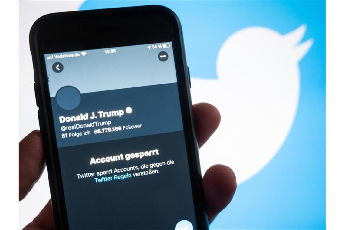 Das gesperrte Twitter-Konto von Präsident Donald Trump. Foto: Christophe Gateau/dpa