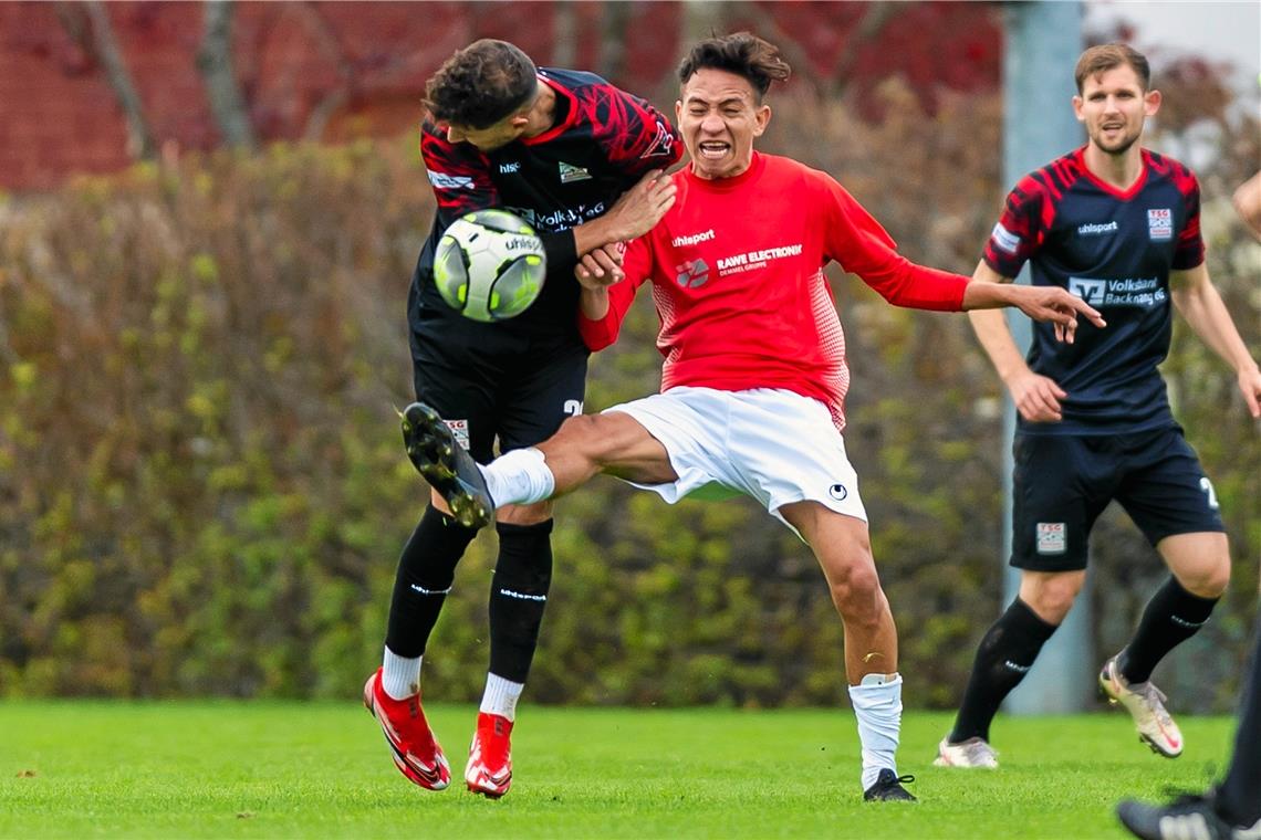 Das ging für Patrick Tichy (links) und die TSG ins Auge. Nach einer 0:2-Pleite in Weiler ist Backnang raus aus dem WFV-Pokal. Foto: Eibner