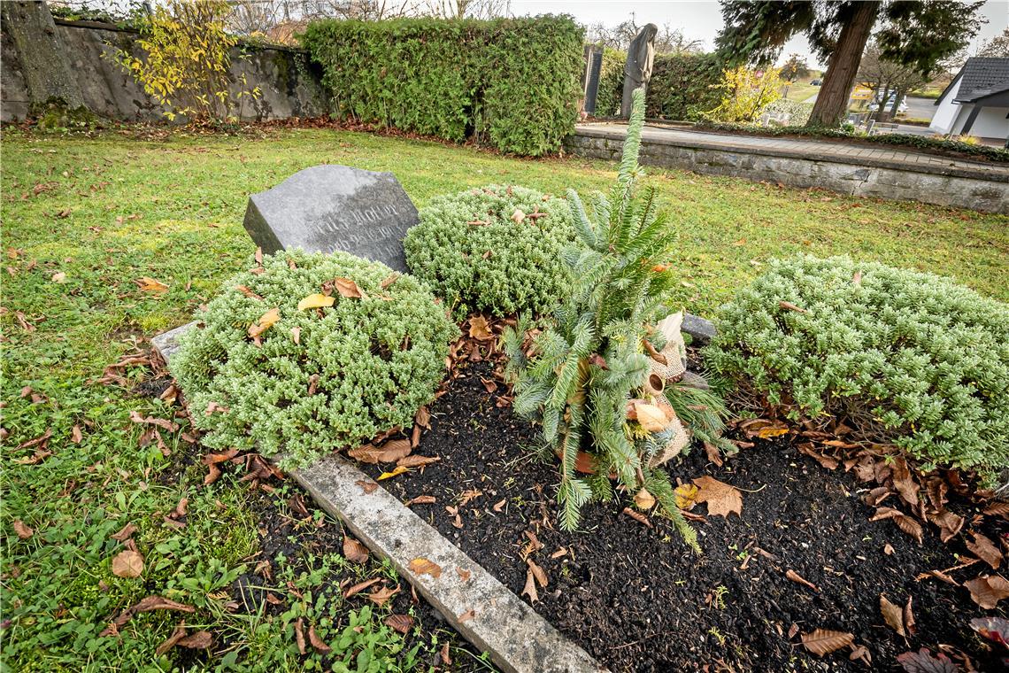 Das Grab von Fritz Notter soll ein Mahnmal für Frieden sein. Der Enkel des Gefallenen hält so die Erinnerung an ihn wach. Foto: Alexander Becher