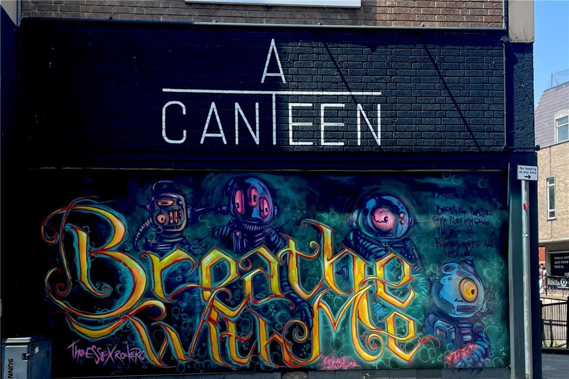 Das Graffiti „Breathe with me“ von Howard (aka ERZ) ist anlässlich des diesjährigen Street-Art-Festivals „Concrete Canvas“ in Chelmsford entstanden und ist von einem Song der Band „The Prodigy“ inspiriert, deren Mitglied Keith Flint in der Stadt lebte.  Foto: Shelley Ings