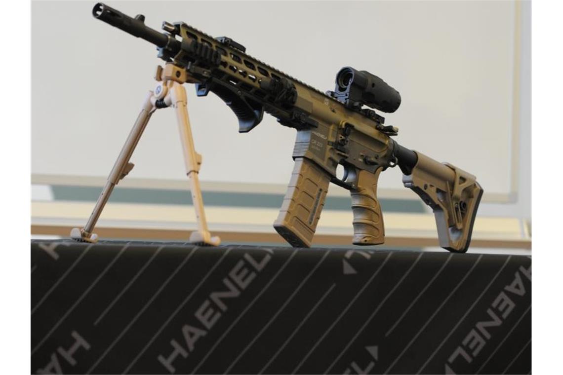 Das halbautomatische Sturmgewehr Modell CR223 des Herstellers Haenel. Foto: Wolf von Dewitz/dpa