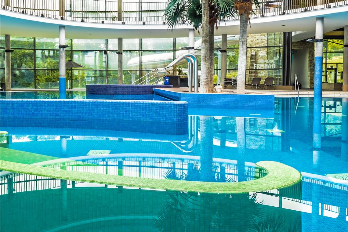 „Einige Nachtschichten eingelegt“ Das Hallenbad der Einrichtung steht somit auch wieder zur Verfügung.