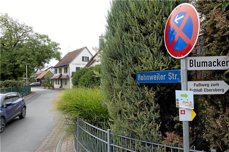 Das Halteverbot sorgt dafür, dass die Fahrer von landwirtschaftlichen Fahrzeugen oder Müllwagen besser durchkommen.Foto: Alexander Becher