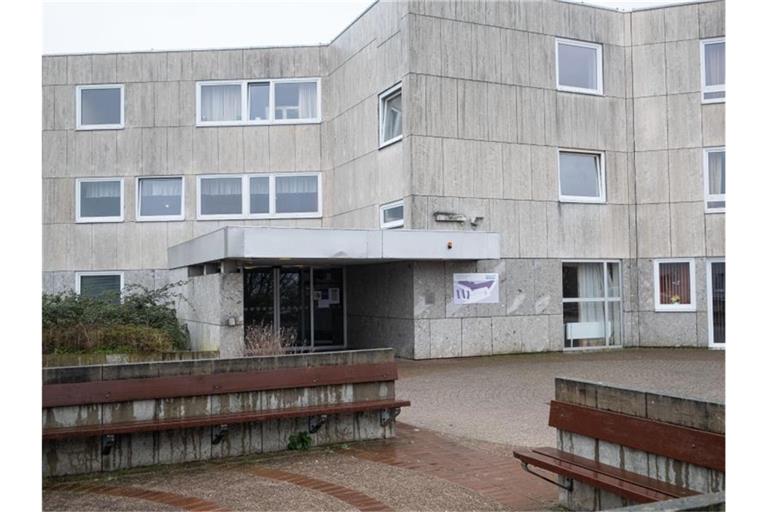 Das Hanns-Lilje-Heim in Wolfsburg. Im Hanns-Lilje-Heim in Wolfsburg sind sienzehn Menschen nach einer Infektion mit dem Coronavirus gestorben. Foto: Peter Steffen/dpa