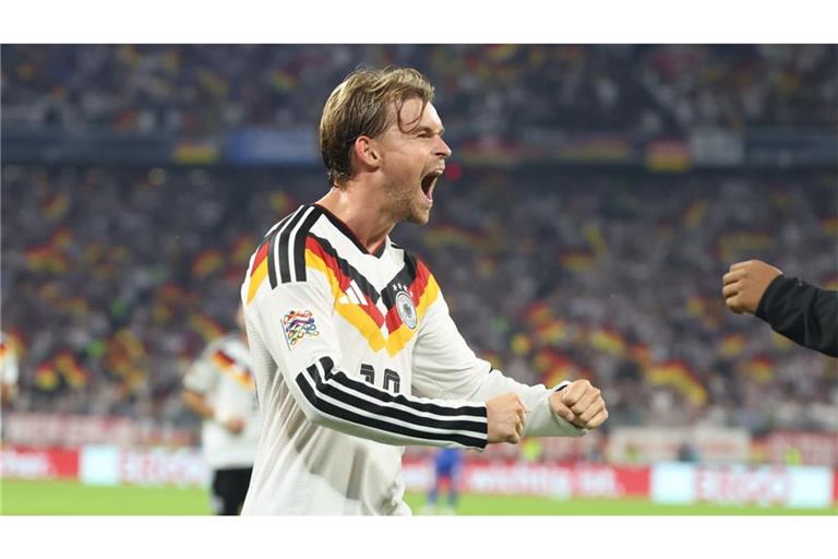 Das hat gepasst: Maximilian Mittelstädt jubelt nach seiner Vorarbeit 2:0 durch Florian Wirtz.