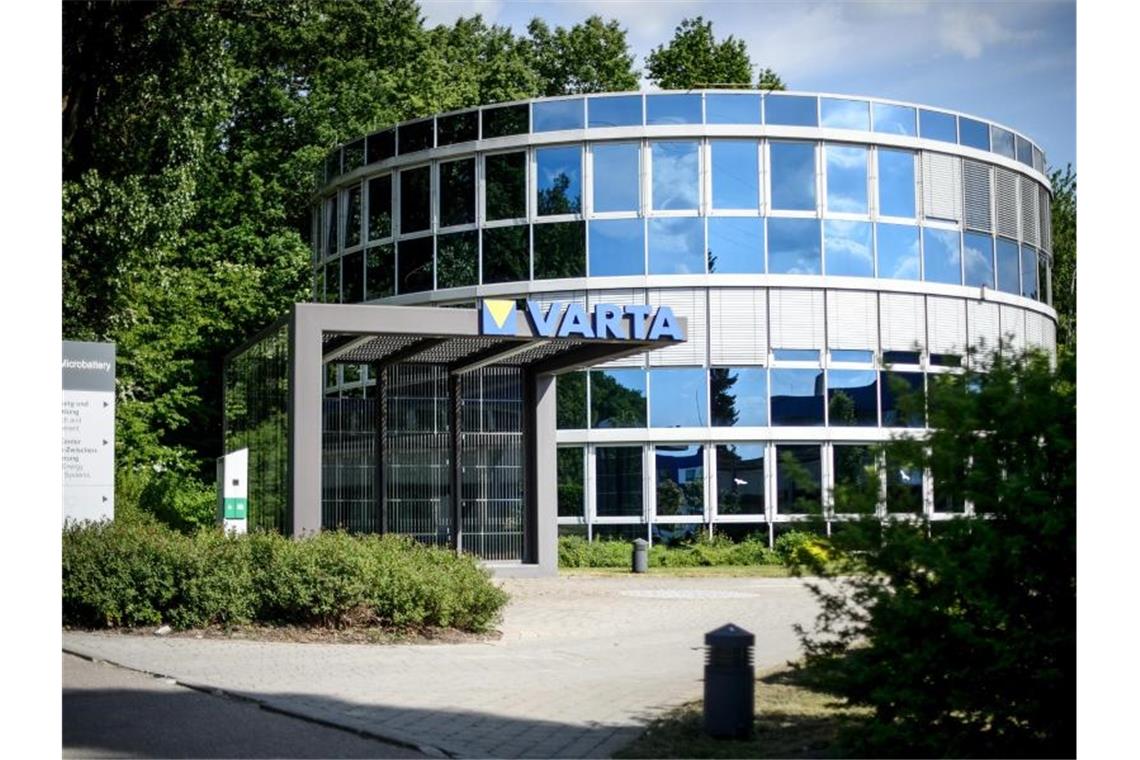 Varta beschafft sich 104 Millionen Euro für Kapazitätsausbau Das Hauptquartier der Varta AG in Ellwangen. Foto: Sina Schuldt/Archivbild