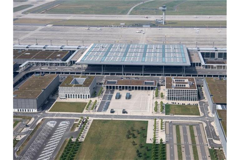 Das Hauptterminal des (künftigen) Hauptstadtflughafens BER. Foto: Ralf Hirschberger