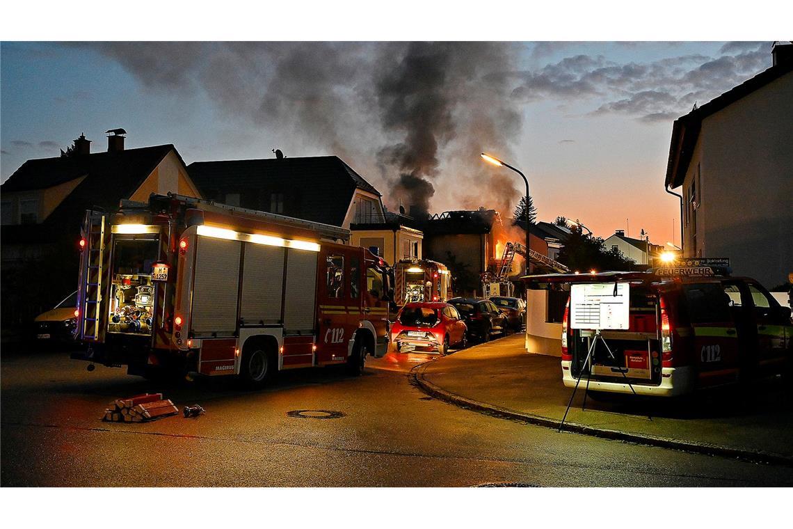 Ausnahmezustand mit Feuer, Sprengstoff und Wiesn-Schließung Das Haus brannte komplett ab.