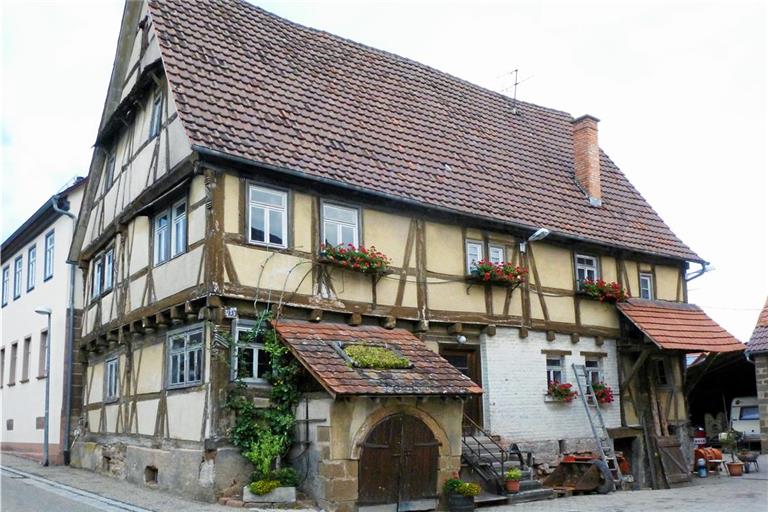 Das Haus in Zaisersweiher ist eines der ältesten bekannten Fachwerkhäuser. Seine Geschichte war Teil des Vortrags. Foto: Albrecht Bedal