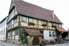 Das Haus in Zaisersweiher ist eines der ältesten bekannten Fachwerkhäuser. Seine Geschichte war Teil des Vortrags. Foto: Albrecht Bedal