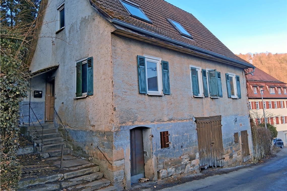 Das Haus Juxer Straße 8 in Spiegelberg stand jahrelang leer. Künftig werden in dem alten Gemäuer etwa zehn Flüchtlinge untergebracht. Foto: privat