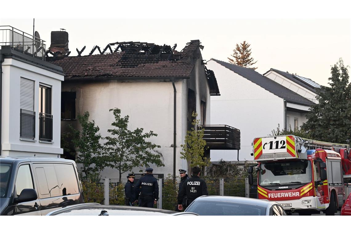 Leiche nach Großbrand in München identifiziert Das Haus konnte erst betreten werden, nachdem Sprengfallen unschädlich gemacht worden waren. In dem Zusammenhang wurde das Oktoberfest zeitweise gesperrt, nachdem ein bedrohliches Schreiben des Tatverdächtigen aufgetaucht war. (Archivbild)