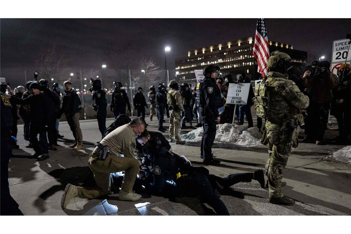 Das Heimatschutzministerium wies Vorwürfe über Gewalt der Beamten zurück.