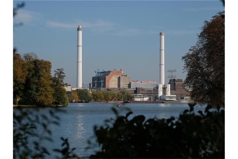 Das Heizkraftwerk Klingenberg an der Rummelsburger Bucht in Berlin (Archivbild). Foto: Jens Kalaene/dpa-Zentralbild/ZB
