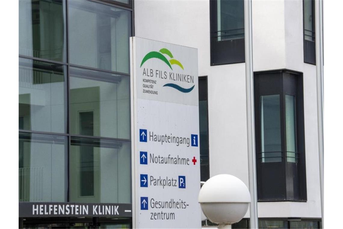 Landkreistag fordert mehr Geld für Krankenhäuser Das Helfenstein-Krankenhaus des Trägers Alb-Fils-Kliniken. Diese Klinik soll geschlossen werden. Foto: Stefan Puchner/dpa/Archivbild