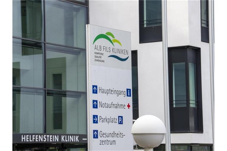 Das Helfenstein-Krankenhaus des Trägers Alb-Fils-Kliniken. Diese Klinik soll geschlossen werden. Foto: Stefan Puchner/dpa/Archivbild