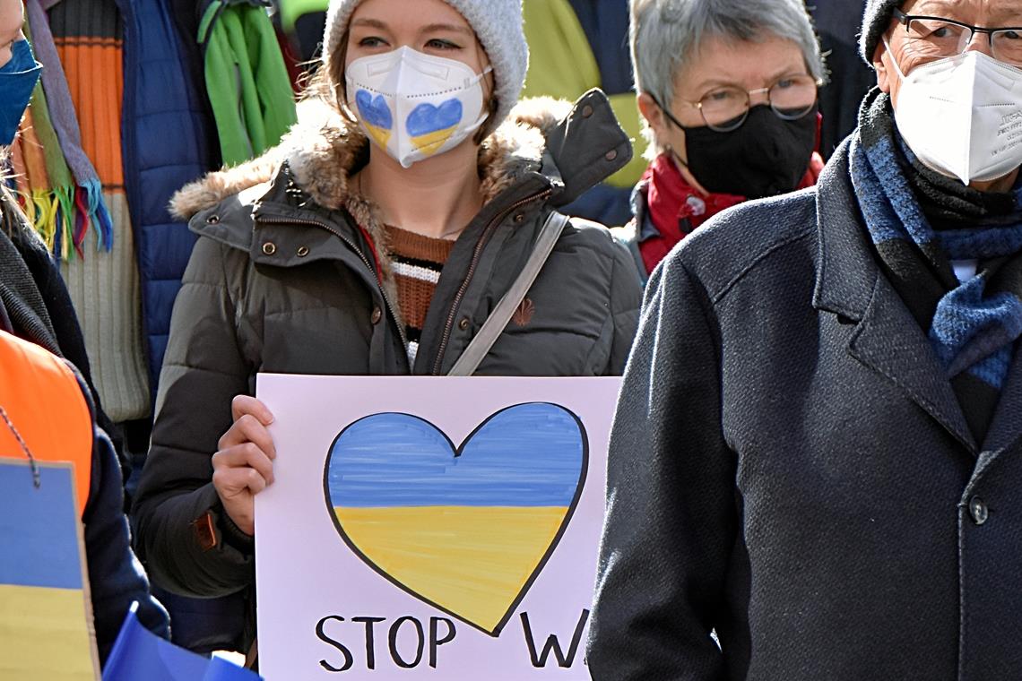 Solidarität mit der Ukraine bekundet Das Herzsymbol ist oft zu sehen.
