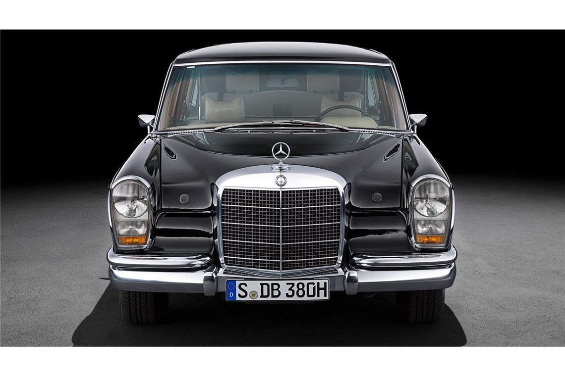 Mercedes enthüllt Details zum neuen GLC: „Definiert Gesicht unserer Marke neu“ Das historische Portfolio umfasst zahlreiche Modelle, wie den legendären Mercedes-Benz 600 Pullman, der von 1963 bis 1981 gebaut wurde.