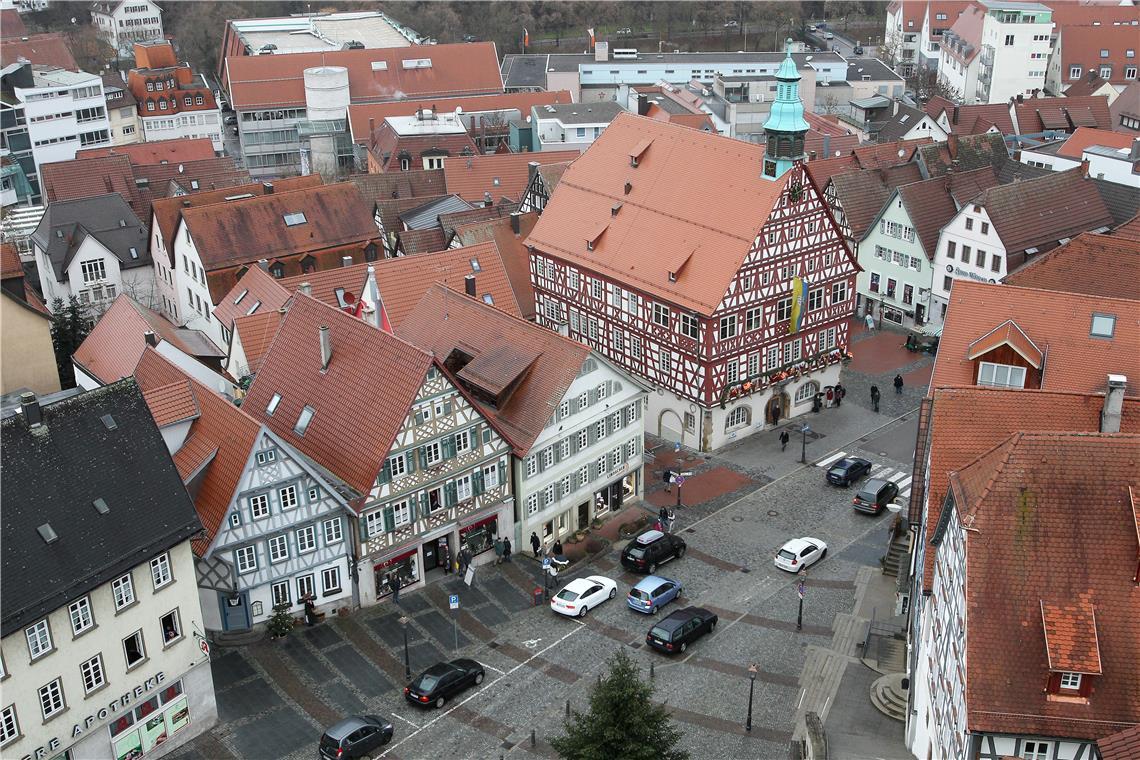 Faszination Fachwerkarchitektur in Backnang Das historische Rathaus zählt zu den prachtvollsten Fachwerkhäusern in der Stadt. Archivfotos: Edgar Layher