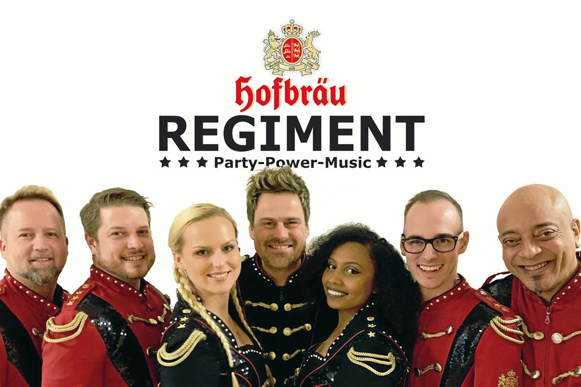 Das Hofbräu-Regiment verbreitet am Samstag Partystimmung im Backnanger Autokino – dann aber wohl nicht in so trauter Enge wie auf diesem Foto. Foto: Hofbräu-Regiment