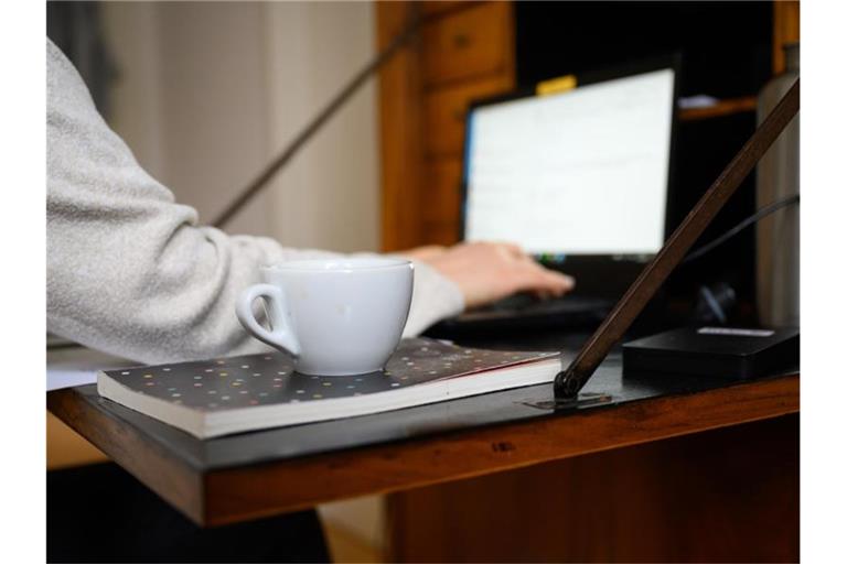 Das Homeoffice hat in der Pandemie viele Vorteile - aber der DGB will klare Regeln für die Zeit danach. Foto: Sebastian Gollnow/dpa