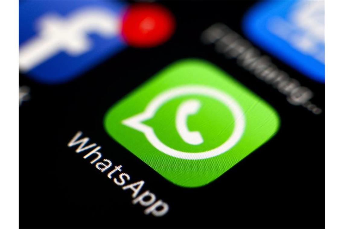 Das Icon des Messengerdienstes WhatsApp ist auf einem Smartphone zu sehen. Foto: Ritchie B. Tongo/EPA FILE/dpa/Symbolbild