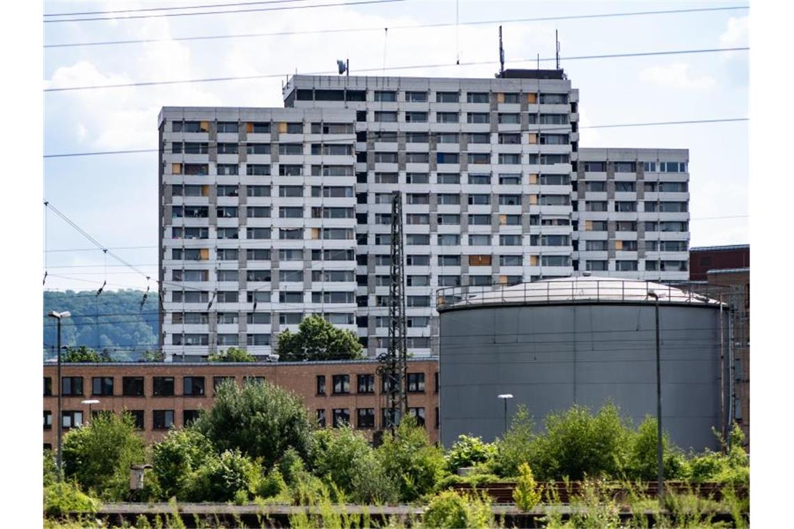 Das Iduna-Zentrum. Bei mehreren größeren privaten Feiern in dem Hochhauskomplex haben sich in Göttingen mehrere Menschen mit dem neuartigen Coronavirus infiziert. Foto: Swen Pförtner/dpa