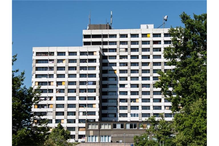 Das Iduna-Zentrum im Stadtzentrum. Bei mehreren größeren privaten Feiern haben sich in Göttingen mehrere Menschen mit dem neuartigen Coronavirus infiziert. Foto: Swen Pförtner/dpa