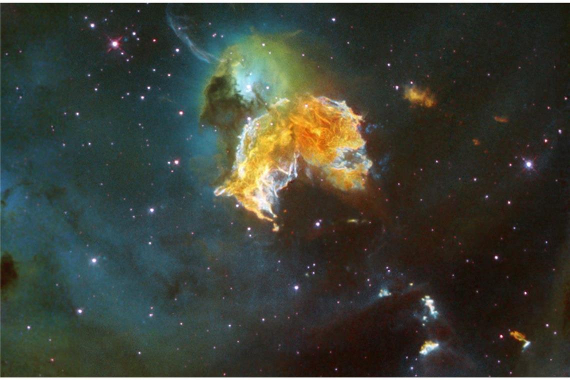 Woher kommt der Mensch? Eine Spurensuche im Kosmos Das im Juni 2005 veröffentlichte Foto des Weltraumteleskops Hubble zeigt die Reste einer Supernova in 160 000 Lichtjahren Entfernung von der Erde. Der explodierte Stern hatte vermutlich rund 50 Mal soviel Masse wie unsere Sonne.