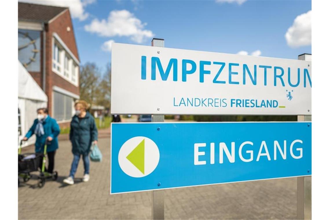 Das Impfzentrum des Landkreises Friesland in Schortens. Foto: Mohssen Assanimoghaddam/dpa