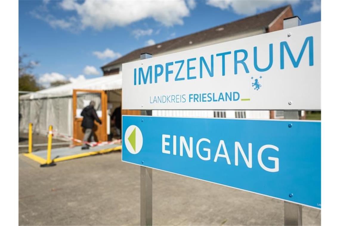 Das Impfzentrum des Landkreises Friesland in Schortens. Foto: Mohssen Assanimoghaddam/dpa