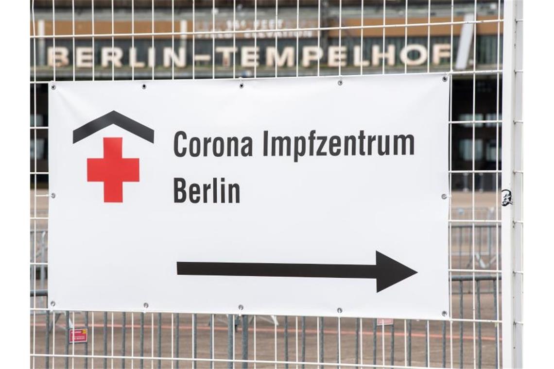 Das Impfzentrum im ehemaligen Flughafen Berlin-Tempelhof. Foto: Christophe Gateau/dpa