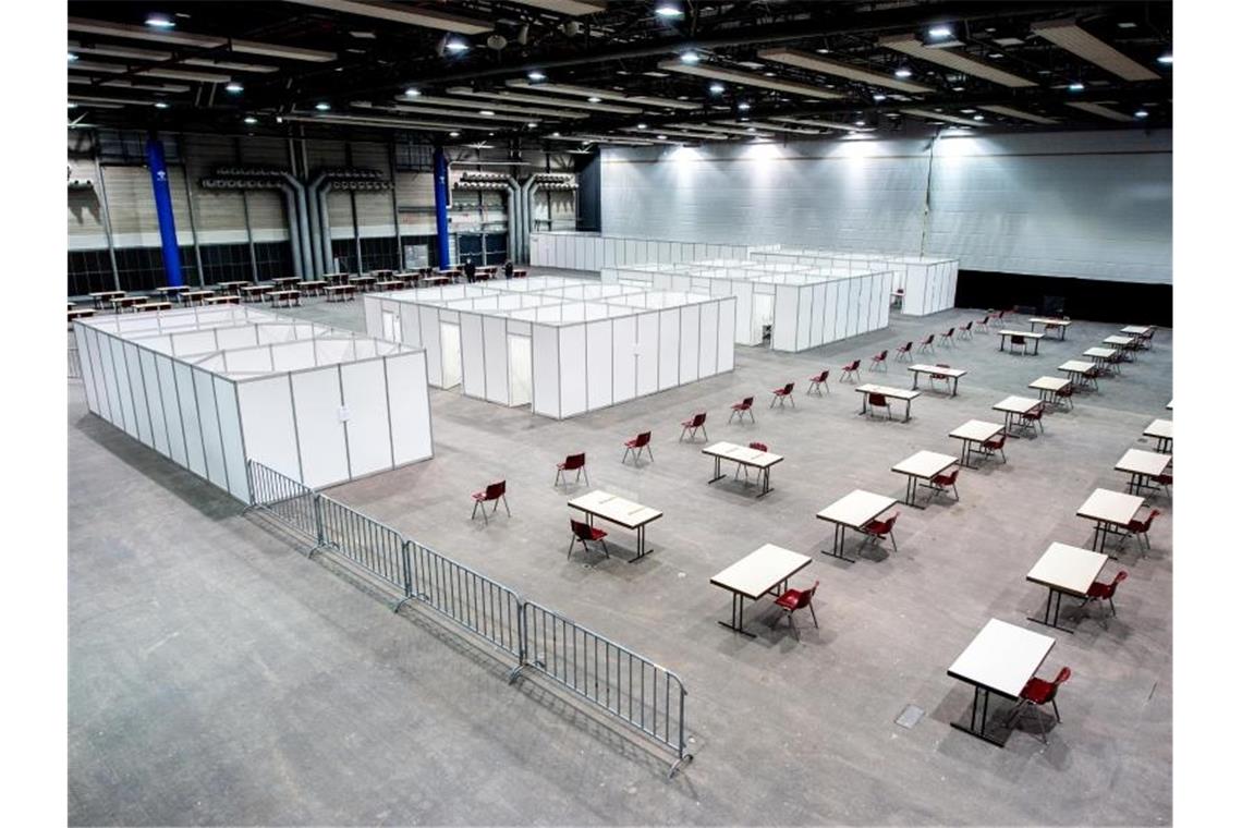 Hoffnungen liegen auf Impfstart: „Europas Moment“ Das Impfzentrum in der Weser-Ems-Halle in Oldenburg ist einsatzbereit. Foto: Hauke-Christian Dittrich/dpa