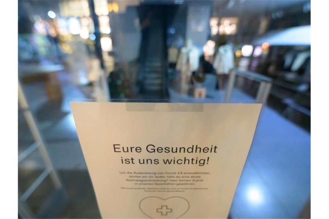Umsatzrückgang - Einzelhandel bangt ums Weihnachtsgeschäft Das in der Regel umsatzstarke Schlussquartal hat für Deutschlands Einzelhändler mit Einbußen begonnen. Foto: Jonas Walzberg/dpa