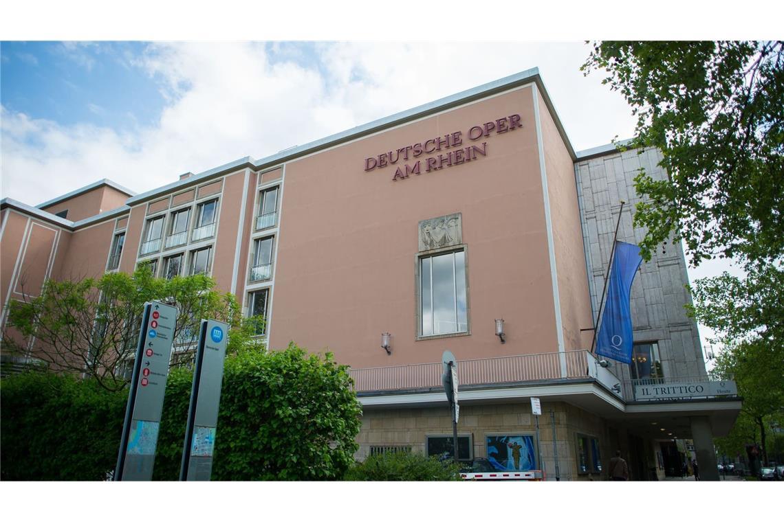 Das in die Jahre gekommene Opernhaus in Düsseldorf kämpft mit technischen Problemen. (Archivbild)