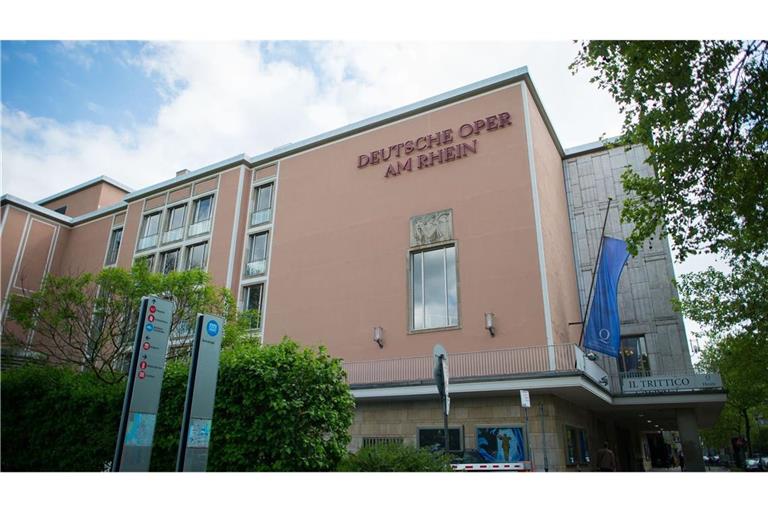 Das in die Jahre gekommene Opernhaus in Düsseldorf kämpft mit technischen Problemen. (Archivbild)