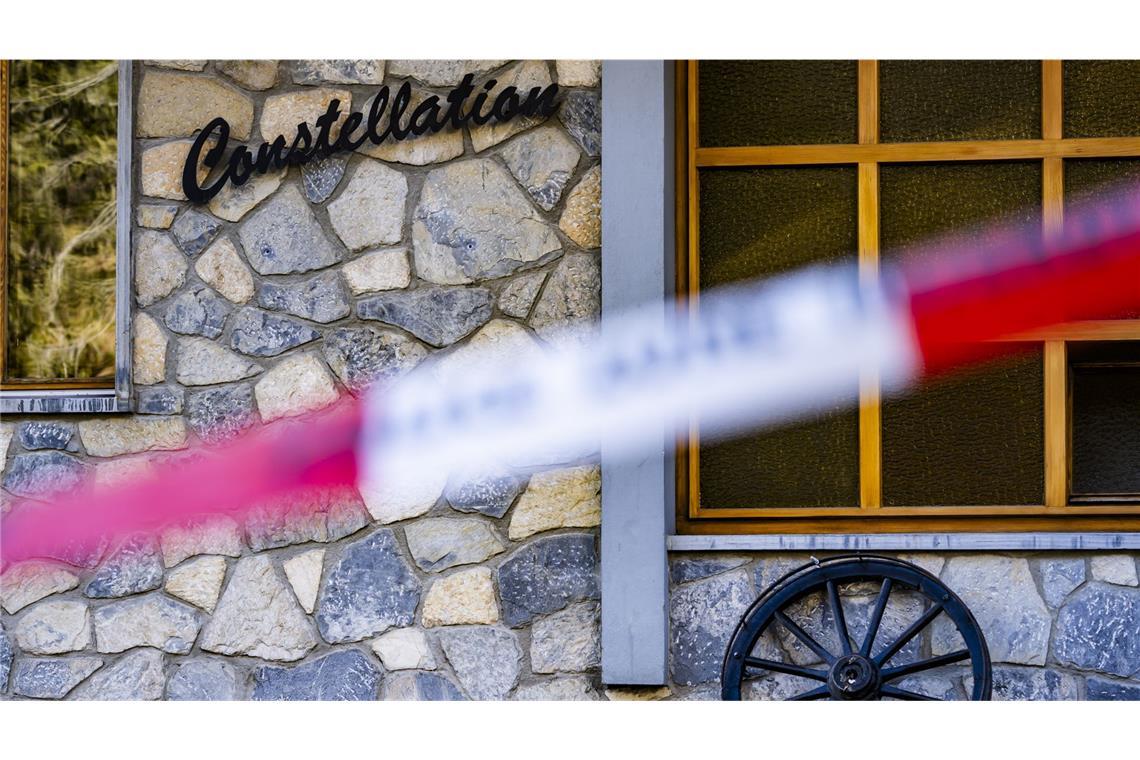 Das Inferno in der Bar Le Constellation in der Silvesternacht wurde nach bisherigen Ermittlungen durch eine funkensprühende Partyfontäne ausgelöst.