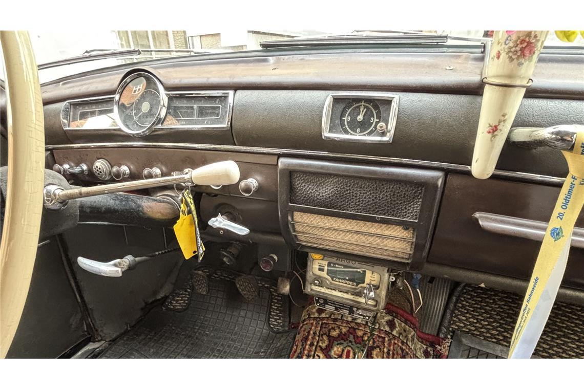 Das Innenleben des Ponton-Mercedes