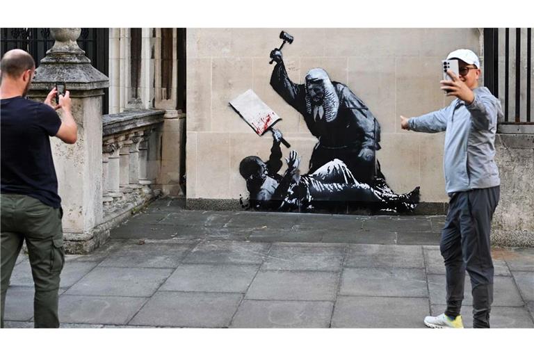 Das inzwischen fast wieder verschwundene Werk des britischen Künstlers Banksy beschäftigt auch die Londoner Met Police.