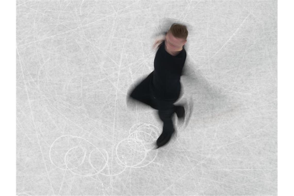Das war die Olympia-Nacht Das IOC hat Berichte über einen Dopingfall im Eiskunstlaufen als „Spekulationen“ bezeichnet. Foto: Jeff Roberson/AP/dpa