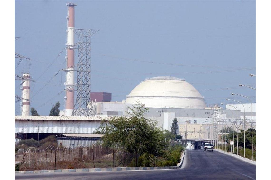 Das iranische Atomkraftwerk Buschehr. Die Führung in Teheran hat vergangene Woche den Zugang der Inspektoren der IAEA zu den Atomanlagen im Land eingeschränkt. Foto: ABEDIN TAHERKENAREH/epa/dpa