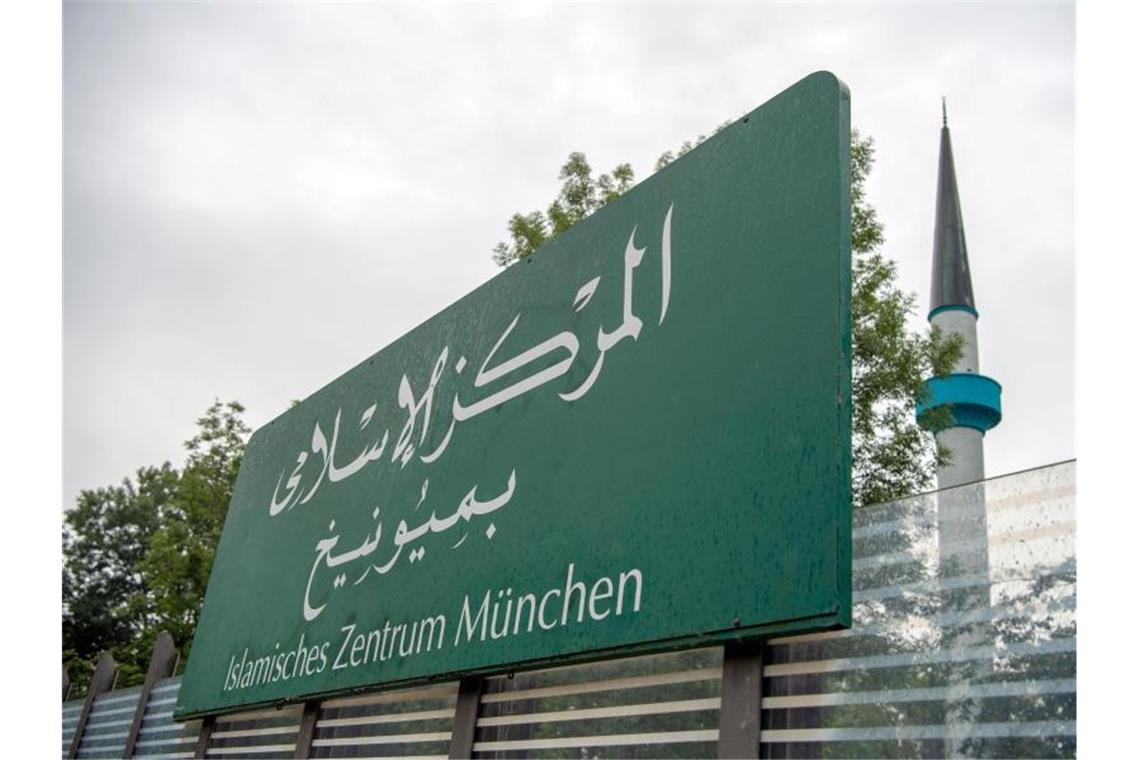 Islamisches Zentrum: Schlagen von Frauen letztes Mittel Das Islamische Zentrum München. Foto: Lino Mirgeler