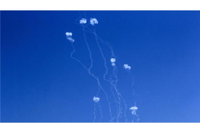 Das israelische Abwehrsystem Iron Dome fängt Raketen ab. (Archivfoto).