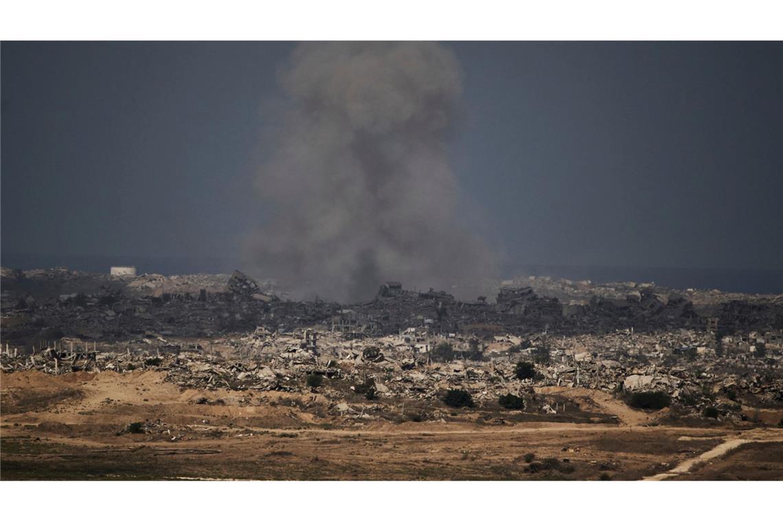 Das israelische Militär rückt auf die Stadt Gaza vor.