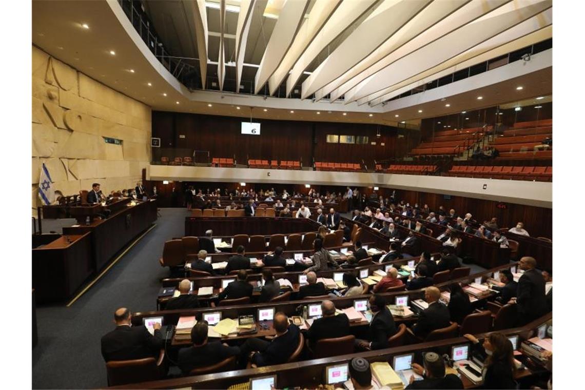 Das israelische Parlament hält eine Sitzung ab. Foto: Gil Cohen Magen/XinHua/dpa