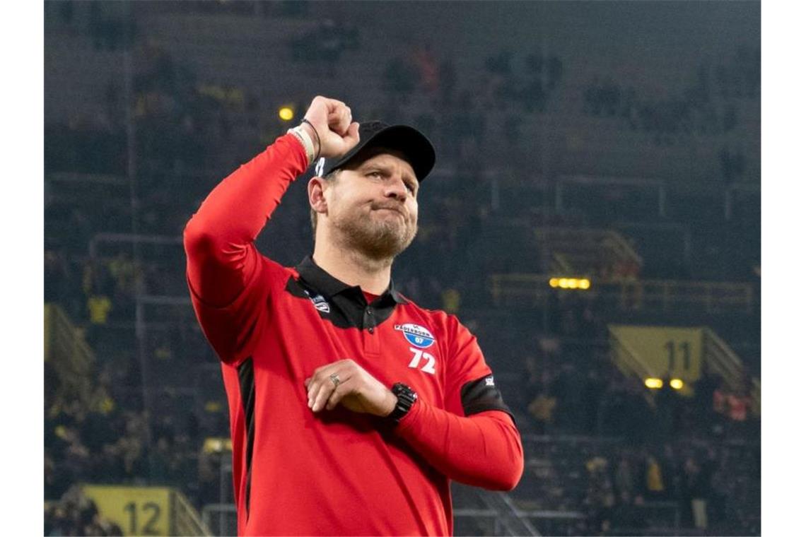 Das sportliche Jahr 2019 in Zitaten „Das ist für mich ein pures Glück. Glauben Sie mir: Ich freue mir den Arsch wund.“ Steffen Baumgart. Foto: Bernd Thissen/dpa