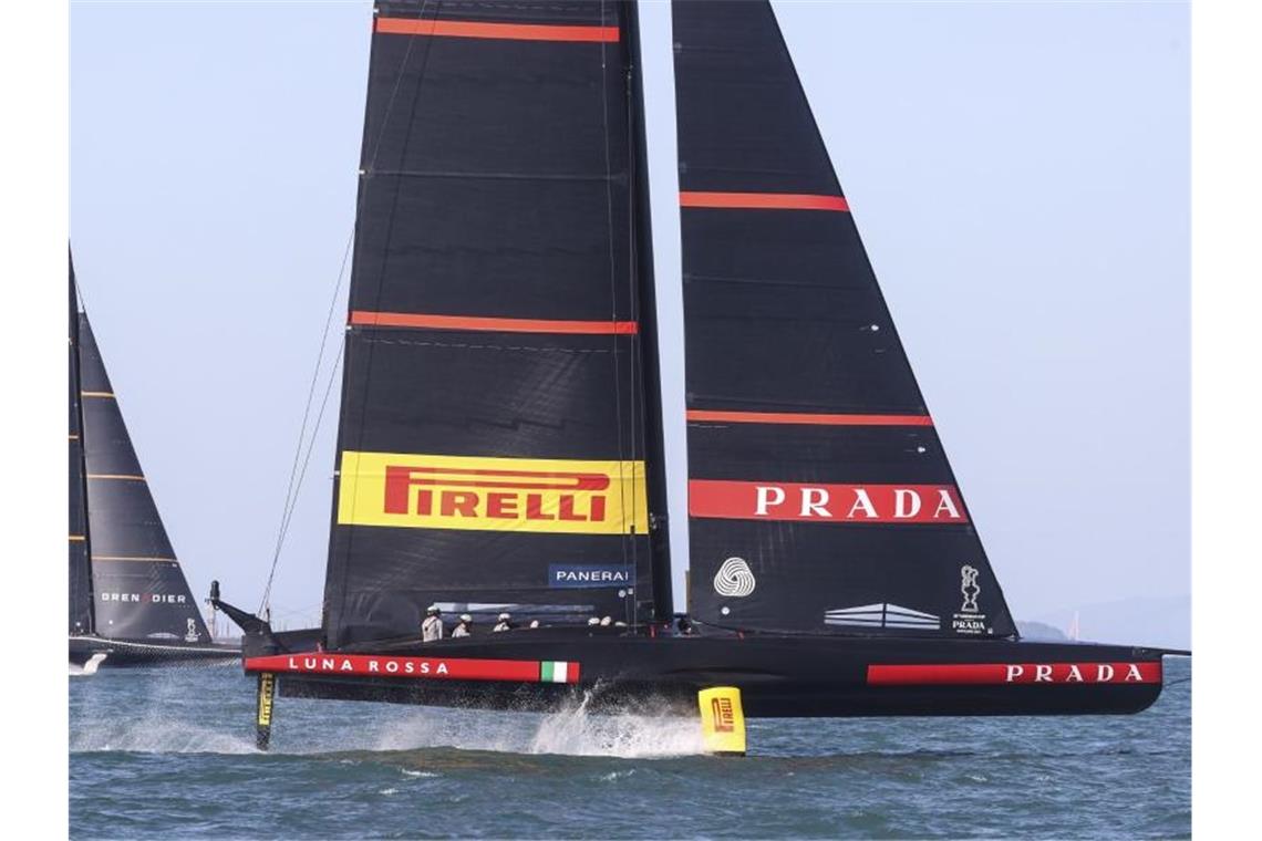 Italien gegen Neuseeland im America's Cup Das italienische „Luna Rossa“-Team trifft beim America's Cup auf Titelverteidiger Neuseeland. Foto: Brett Phibbs/New Zealand Herald/AP/dpa
